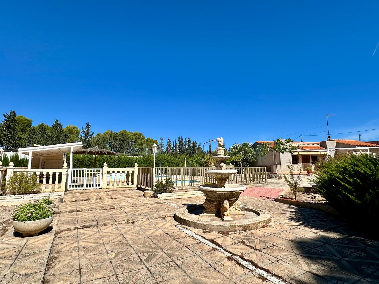 Vrijstaande villa te koop in Yecla